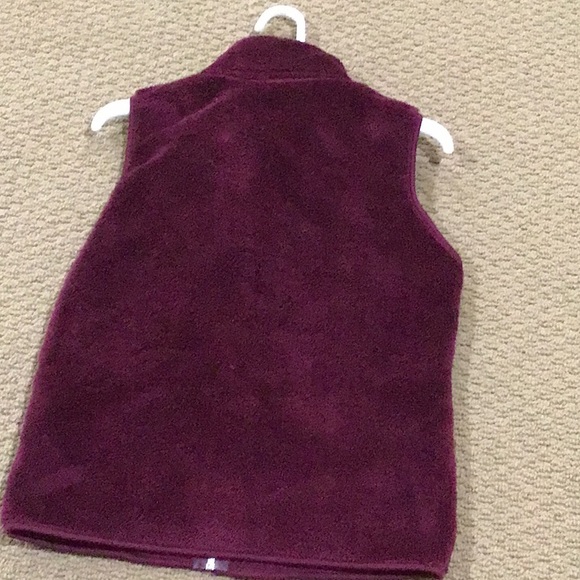 Old navy fuzzy vest for girls 10-12 size - Picture 5 of 5